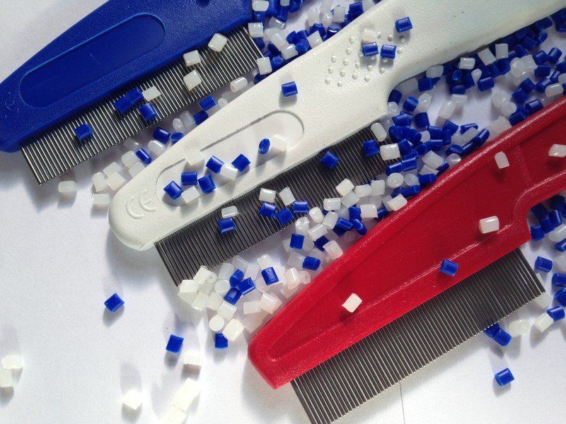 Flea combs with a handle