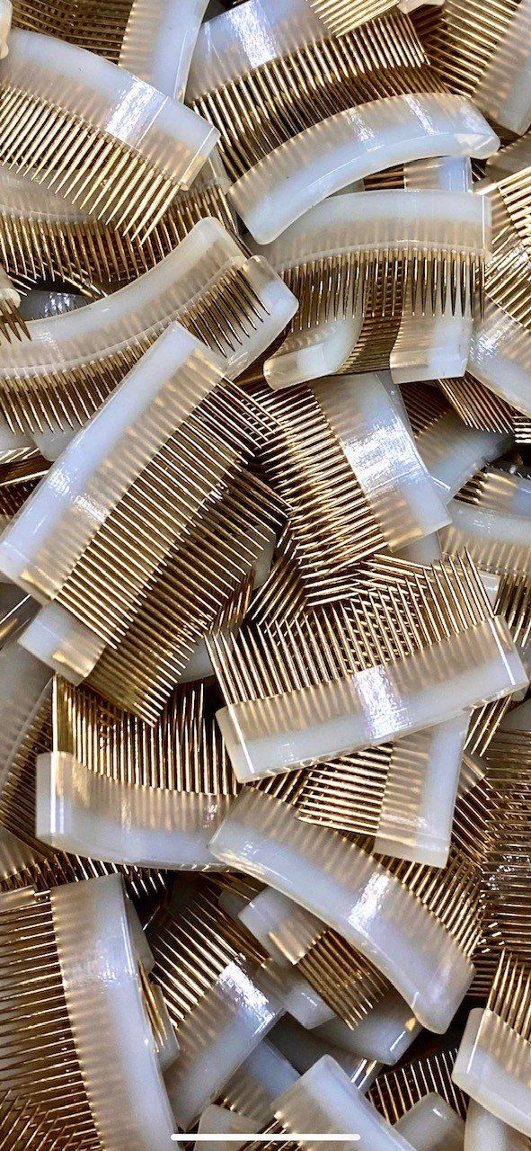 Curved eyelash comb inserts