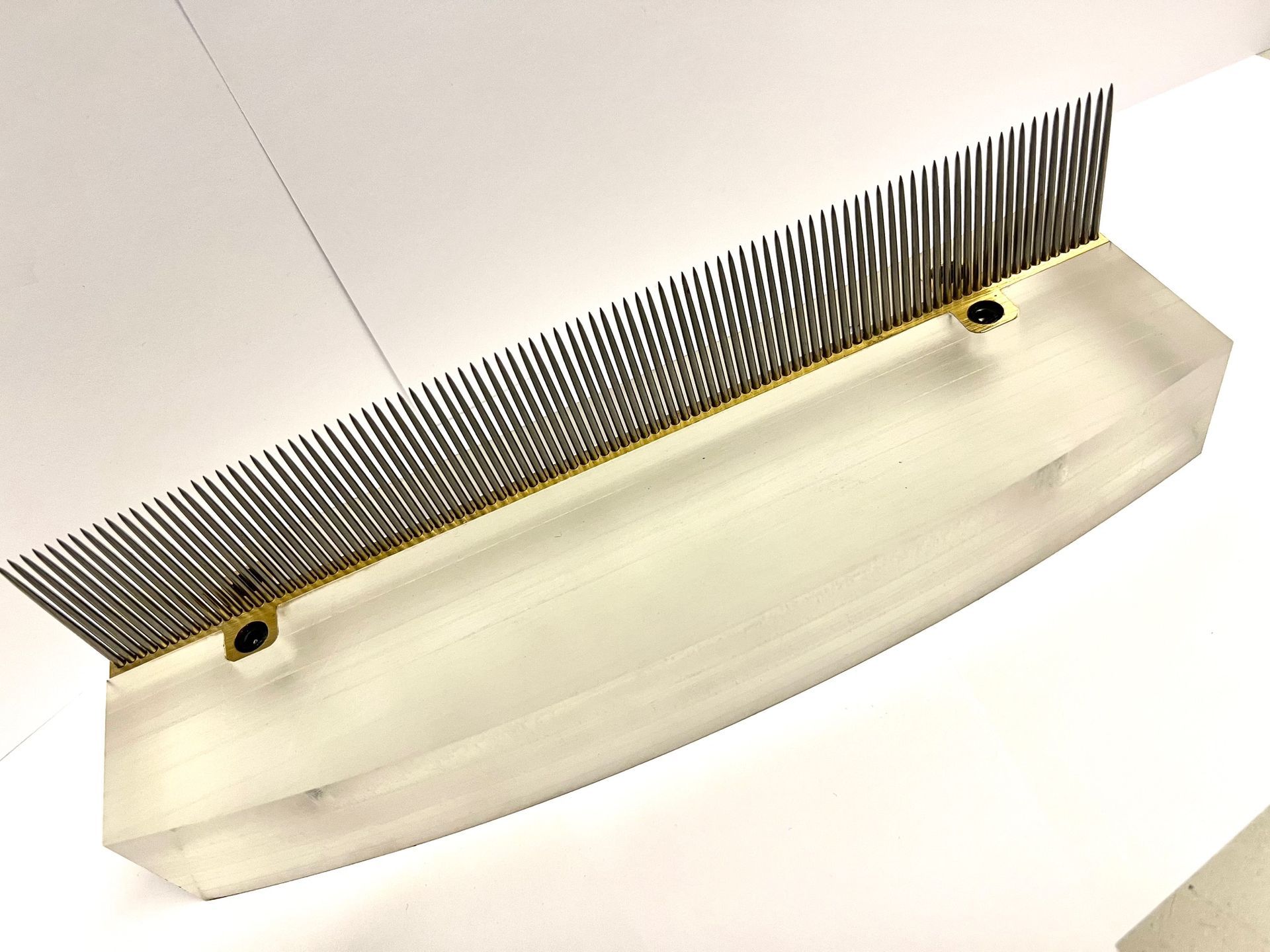 Brass Pinned comb for bristle separation