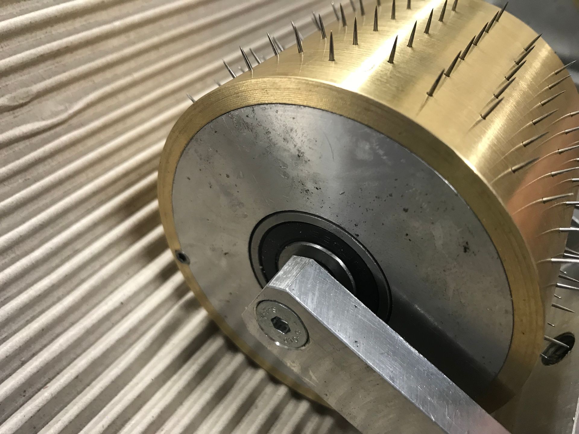 Heavy duty manually operated perforator