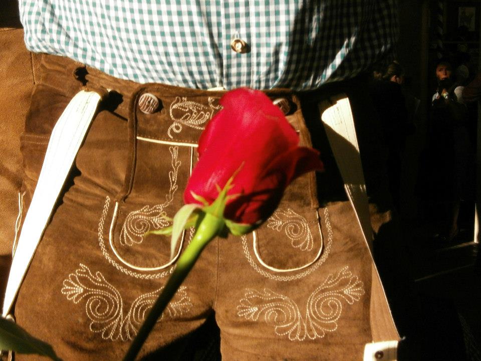 a Rosn für die Lederhosn