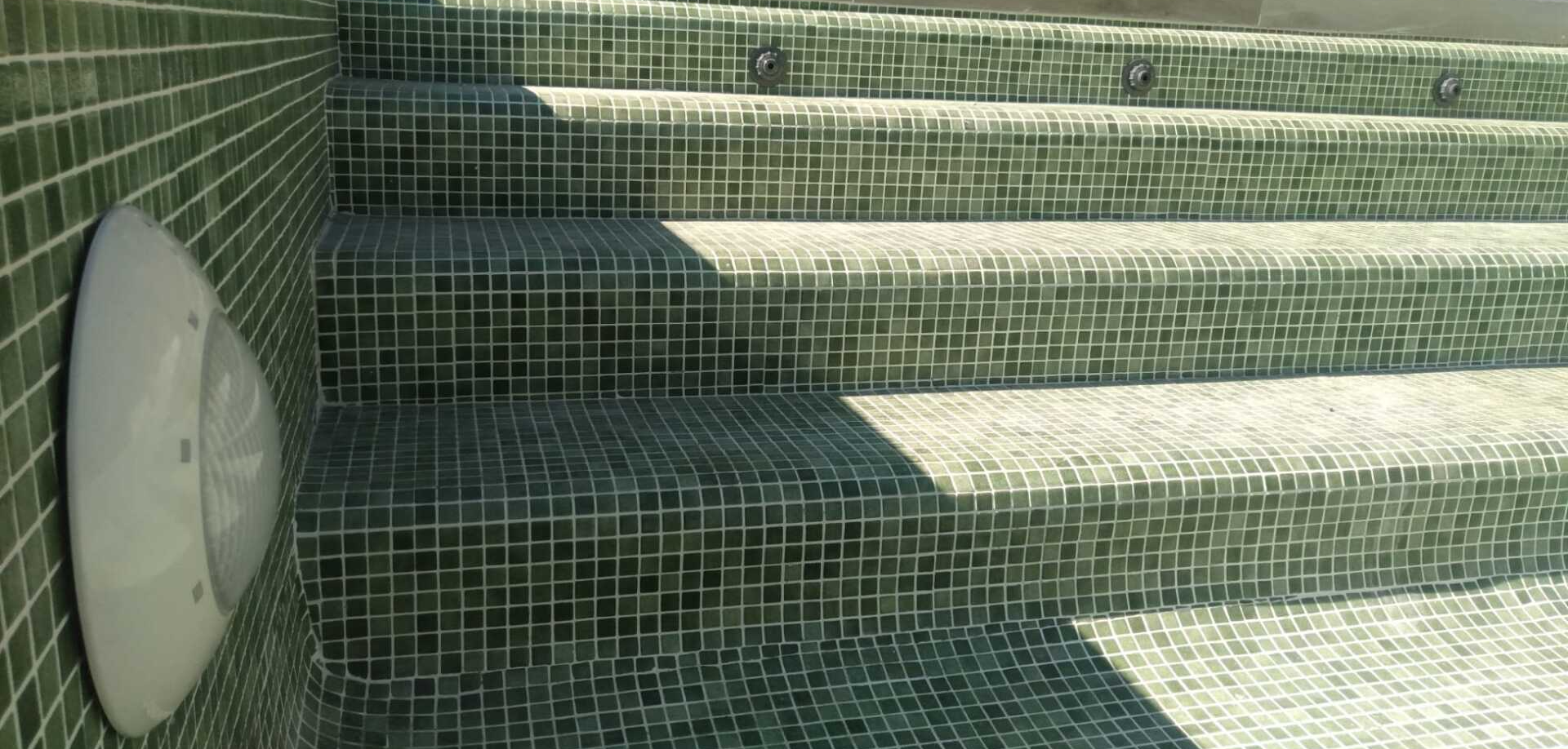 Piscina gresite verde