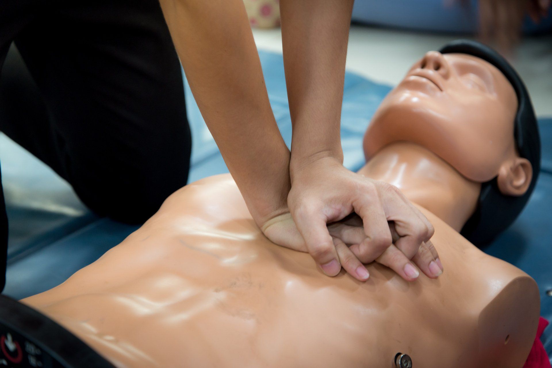 Betriebliche Ersthelfer Herzdruckmassage