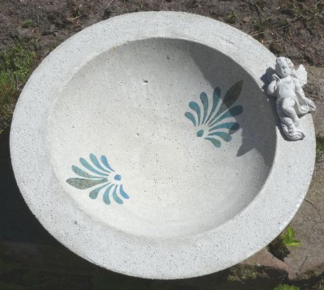 Schale mit blauem Ornament und Engelchen Kleinod aus Beton