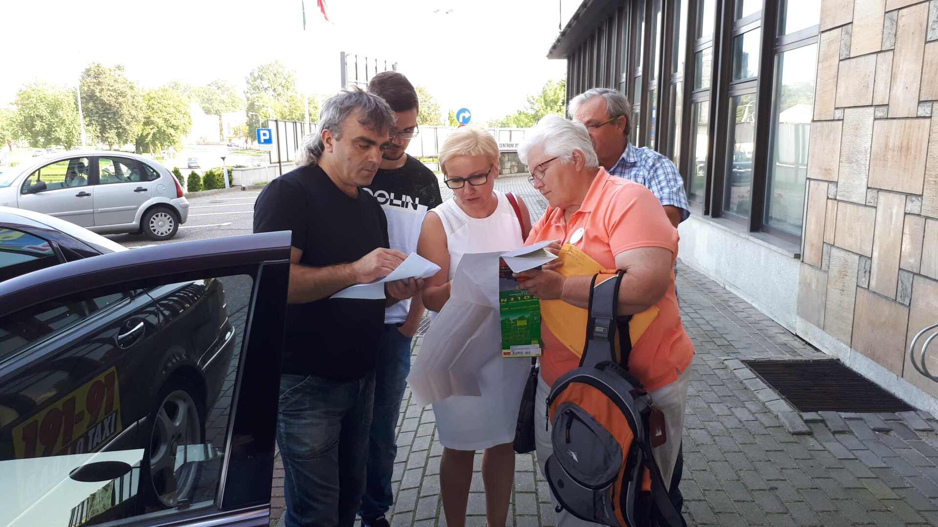 Beata Lakeberg helps with Taxi excursions