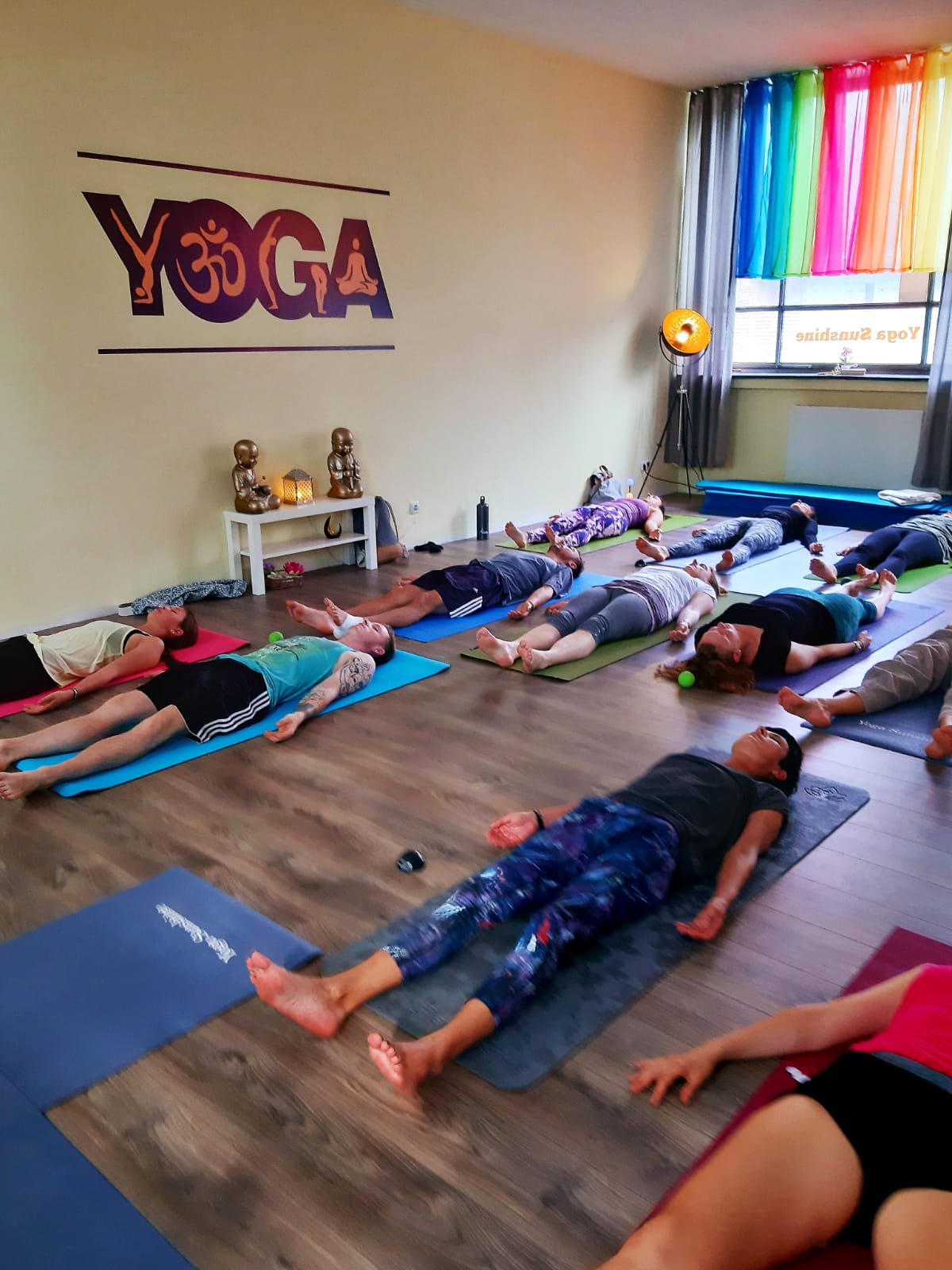 MEHR INFORMATIONEN Stressabbau mit Yoga Sunshine