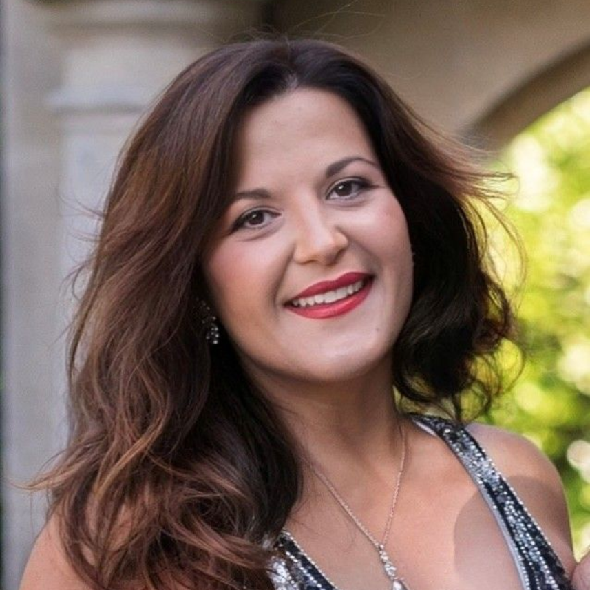 Olivia Whelan - Soprano Opera Singer, Singing Teacher & Vocal Coach in London, Wiltshire and Bath