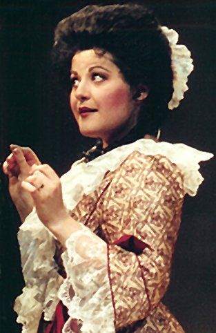 Olivia Whelan - Soprano Opera Singer, Singing Teacher & Vocal Coach in London, Wiltshire and Bath