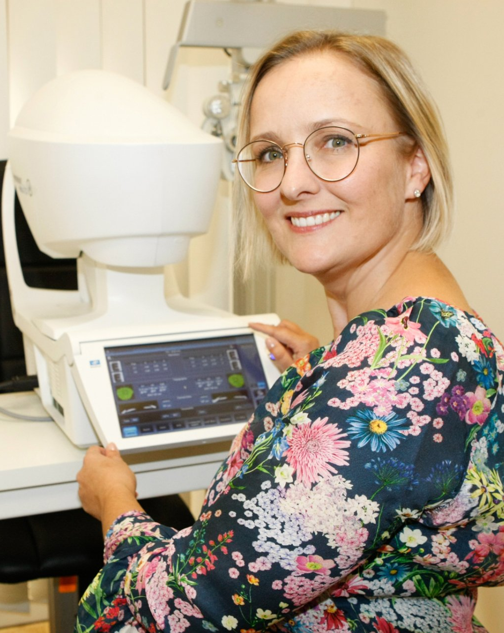 Sonja Schmitt I Staatlich geprüfte Augenoptikerin I Augenoptiker Meisterin Sonja Schmitt I Staatlich geprüfte Augenoptikerin I Augenoptiker Meisterin I lieblingsBrille Geschäftsführerin