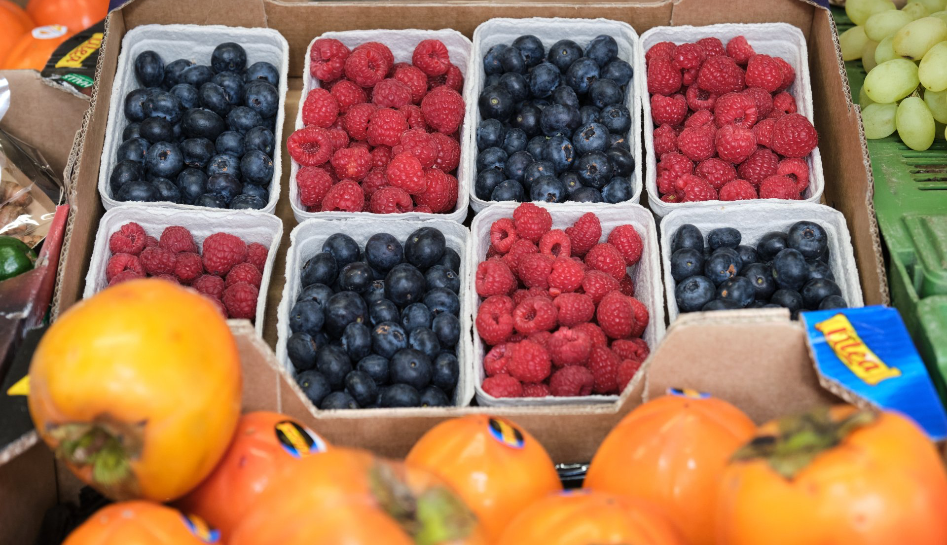 Himbeeren und Heidelbeeren