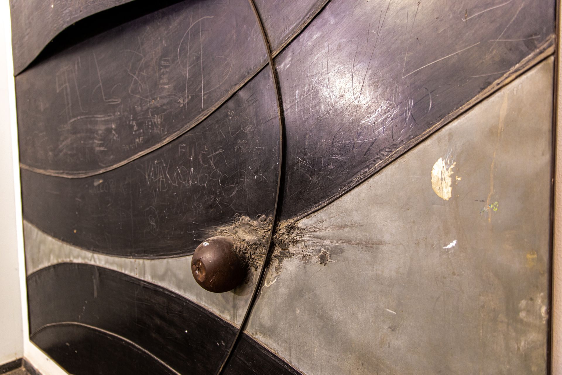 Zerstörtes Kunstwerk L'inizio del tempo