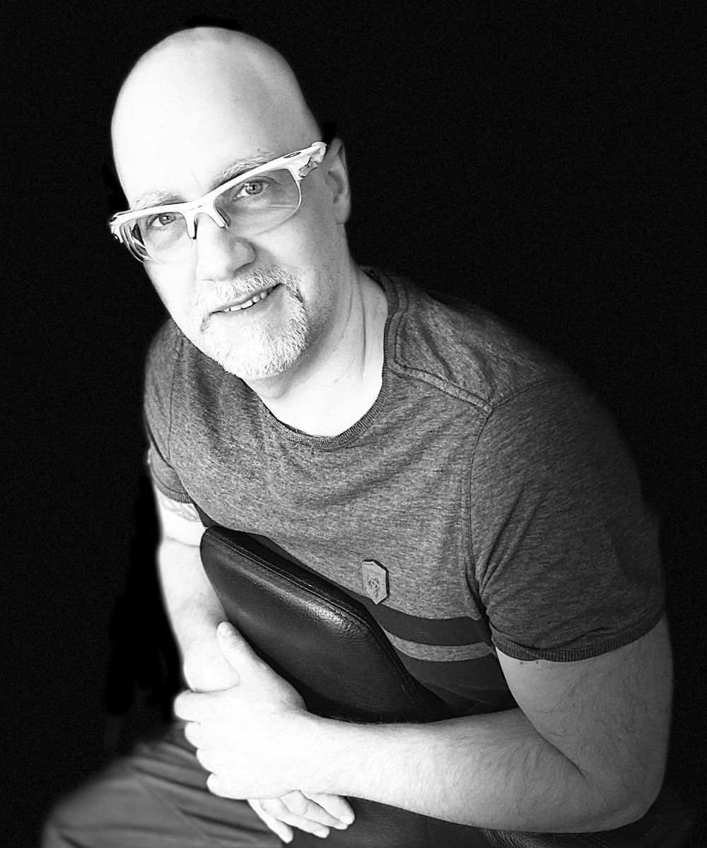 Thom Glas, Inhaber & Geschäftsführer, Kontakt, Beratung, sen. Art Director, Layout, Text, thom.glas@dinoderschoen.de