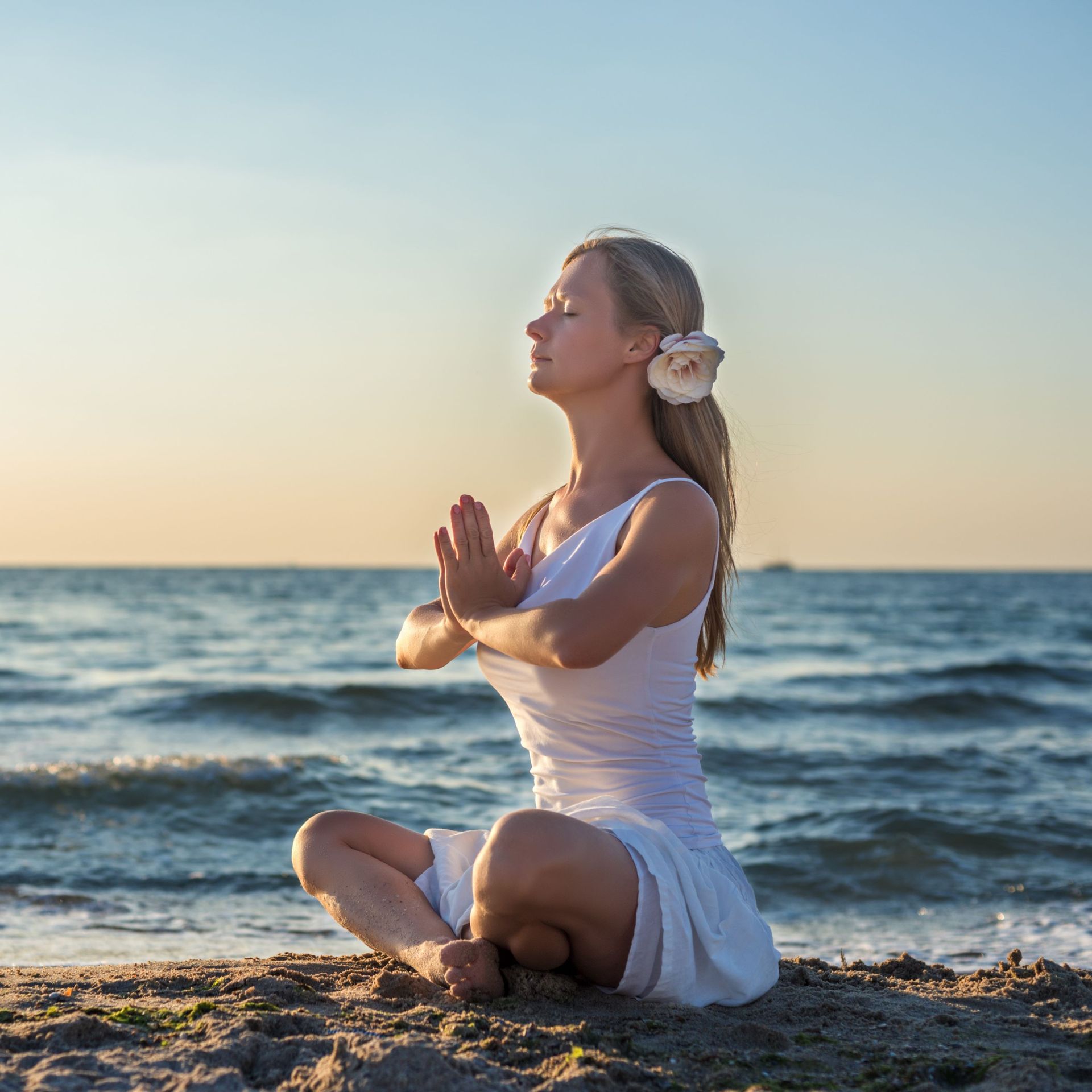 „Frieden finden mit Paul Röhrig – Bild zeigt meditative Szene als Metapher für mentale Klarheit und harmonische Beziehungen“