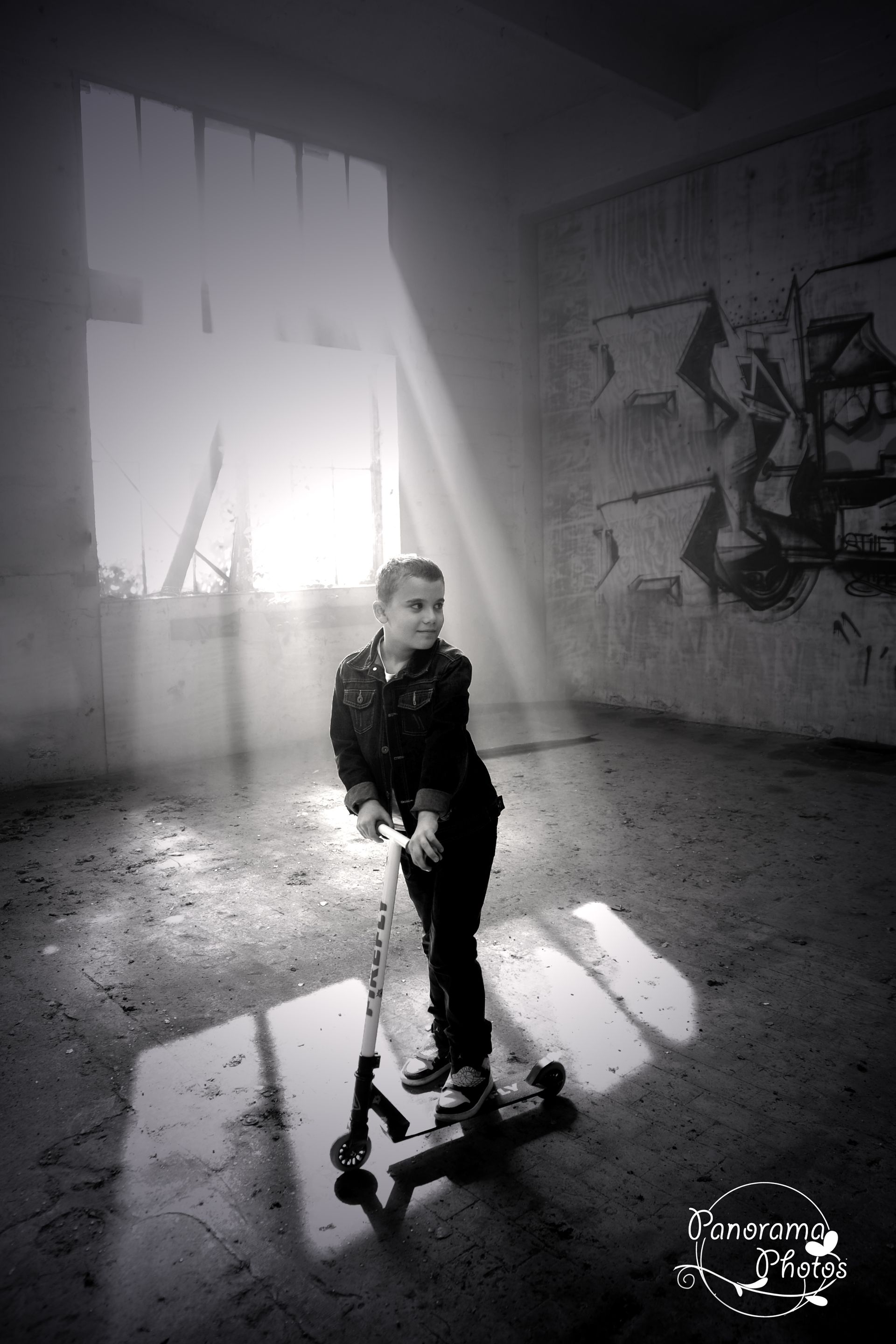 photo enfant sur trottinette