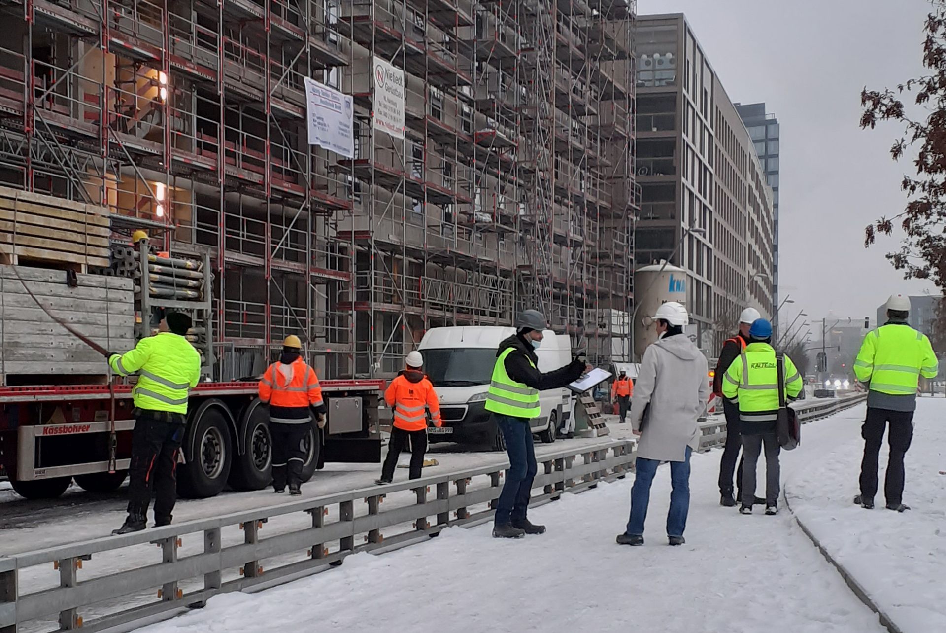 staatlich geprüfter Architekt, Experte für Natursteinbau, Spezialist für Aufmaßtechnik und Baukalkulation, Bauleiter mit 20 Jahren Erfahrung