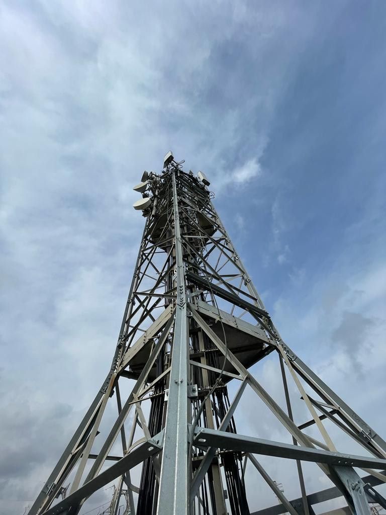Struttura in metallo per antenna telefonica
