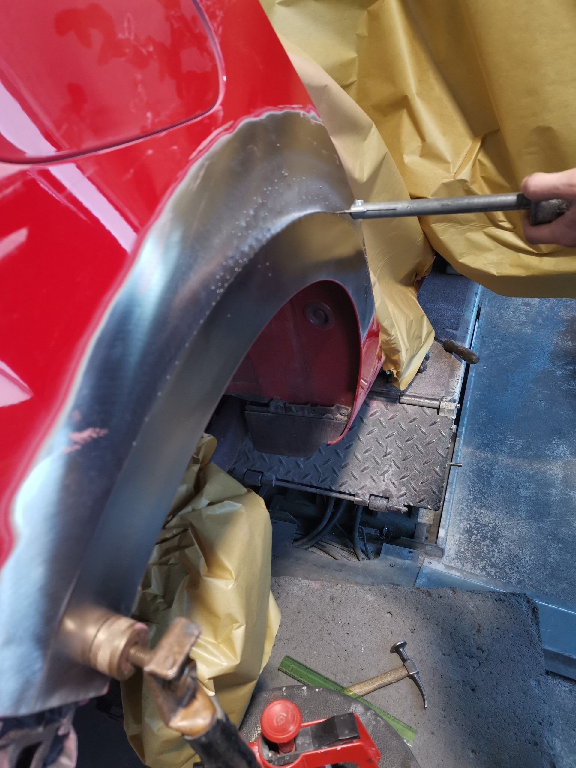 Komplette Fahrzeugteile werden über uns direkt für Ihre Fahrzeugmarke beschafft und fachgerecht eingebaut.