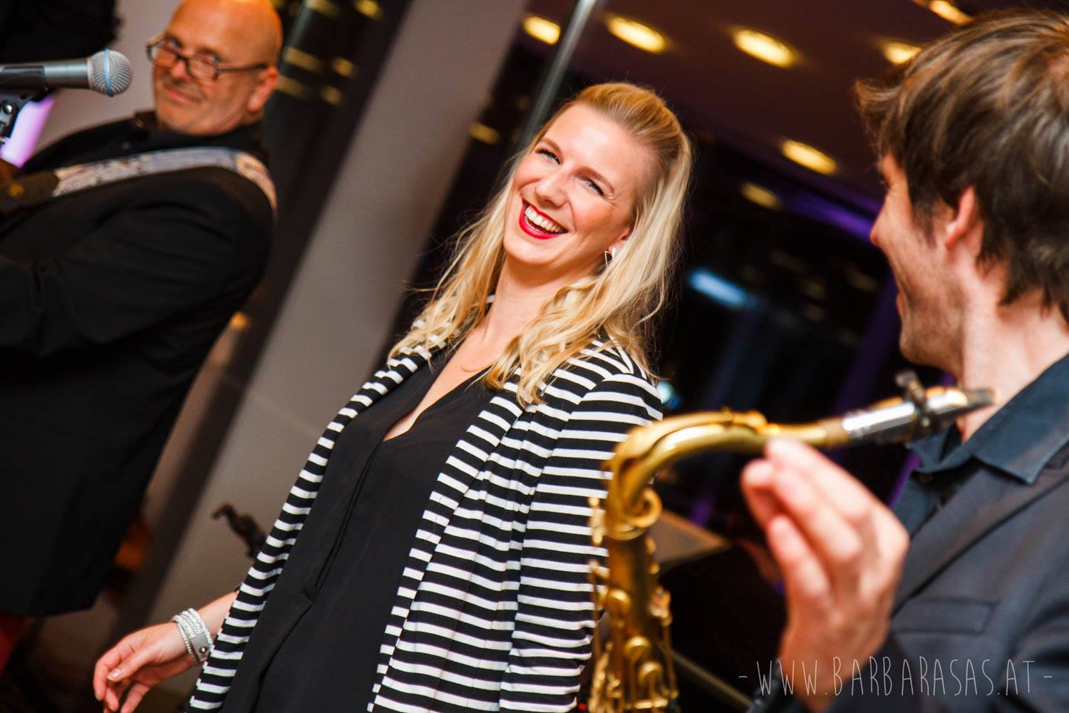Firmenevent, Firmenfeier, Familienfeier, Gesangsunterricht, Anna May, Hochzeit, Hochzeitsvideo, Hochzeitsfoto, Event, Band, Sängerin, Salzburg, Trauung, Empfang, Live Musik, Jazz, Swing, Pop