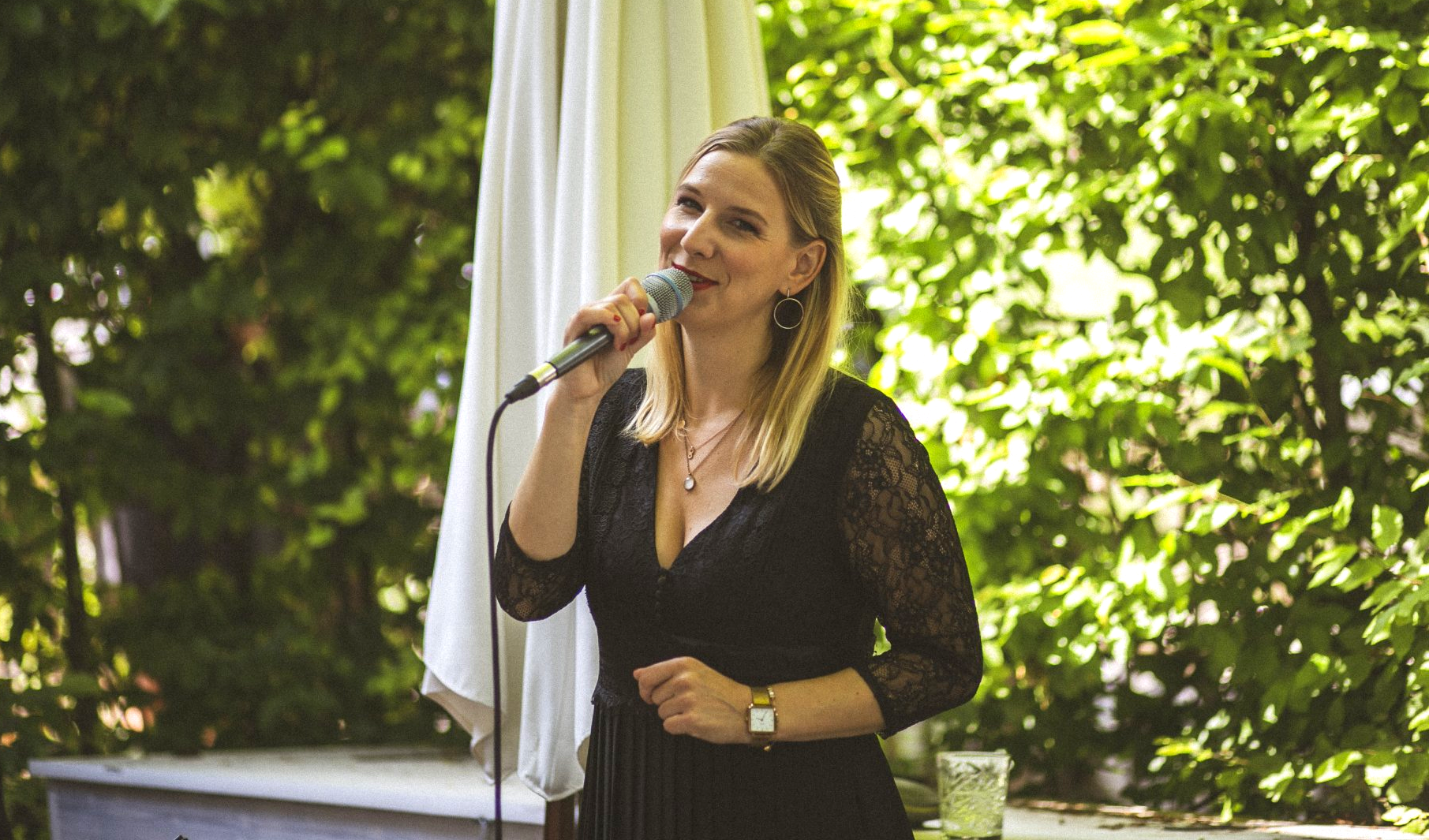 Firmenevent, Firmenfeier, Familienfeier, Anna May, Hochzeit, Hochzeitsvideo, Hochzeitsfoto, Event, Band, Sängerin, Salzburg, Trauung, Empfang, Live Musik