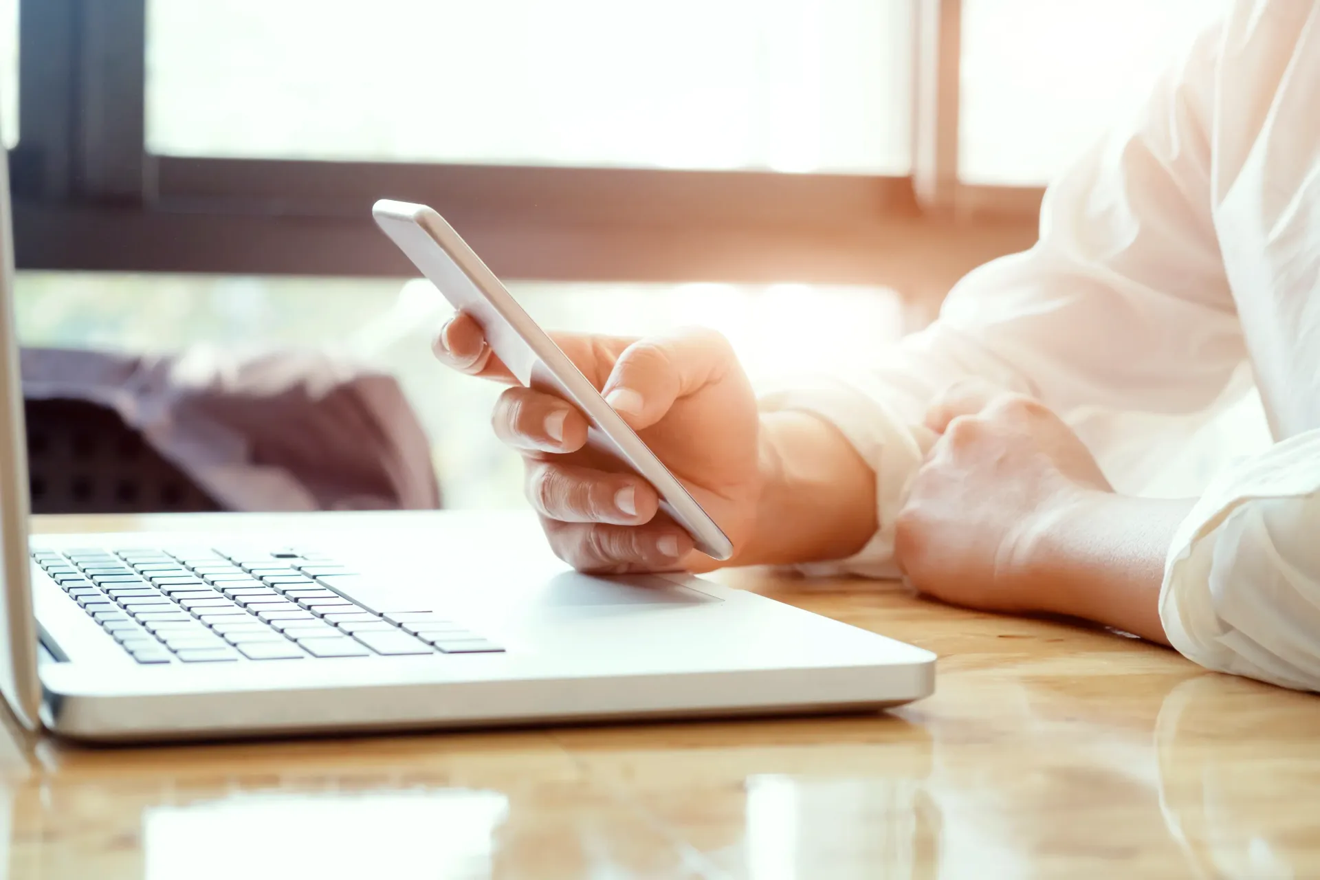 Un client entrain de remplir un formulaire de contact.