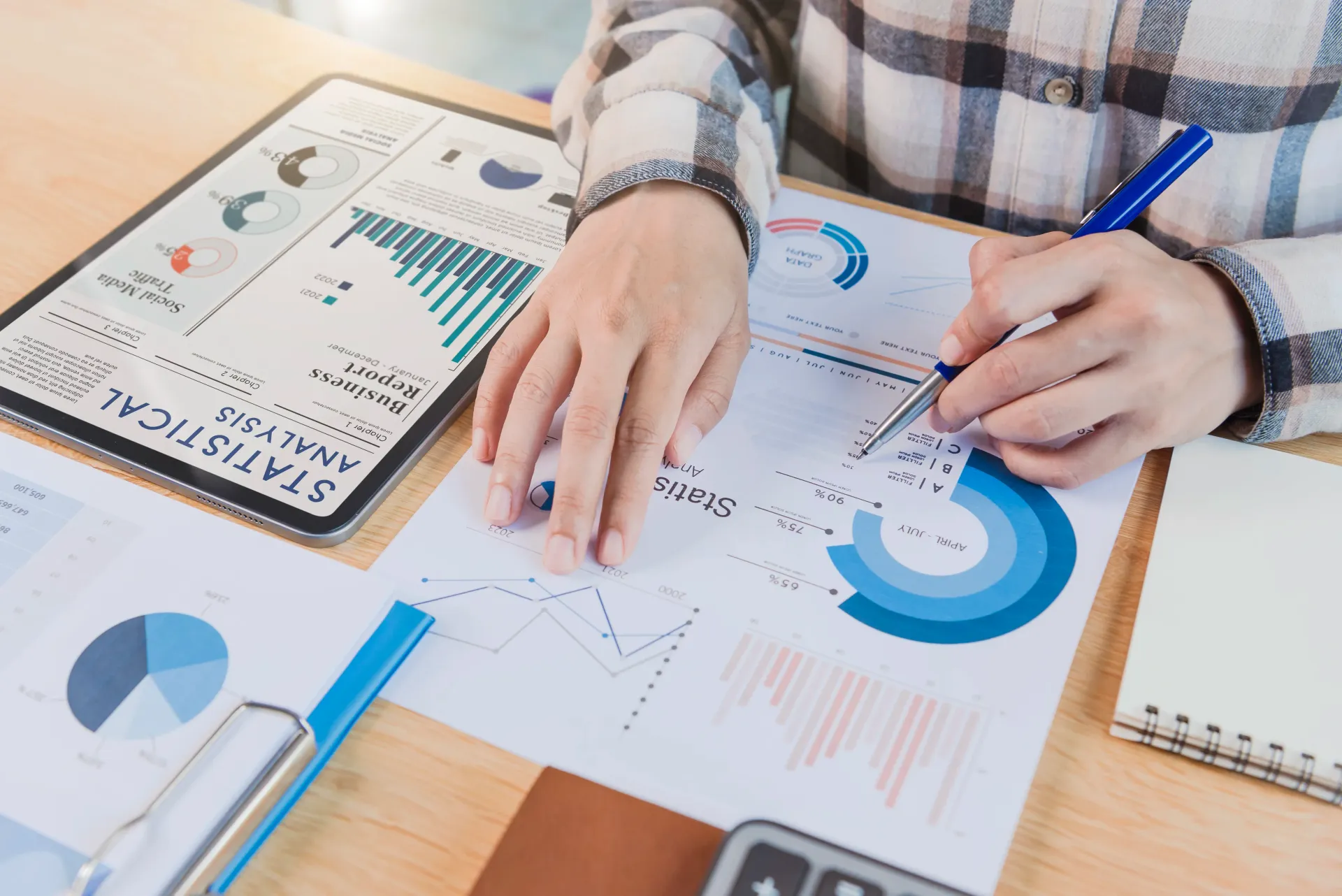 Consultant Cetilog utilisant le logiciel Sage 1000 ERP