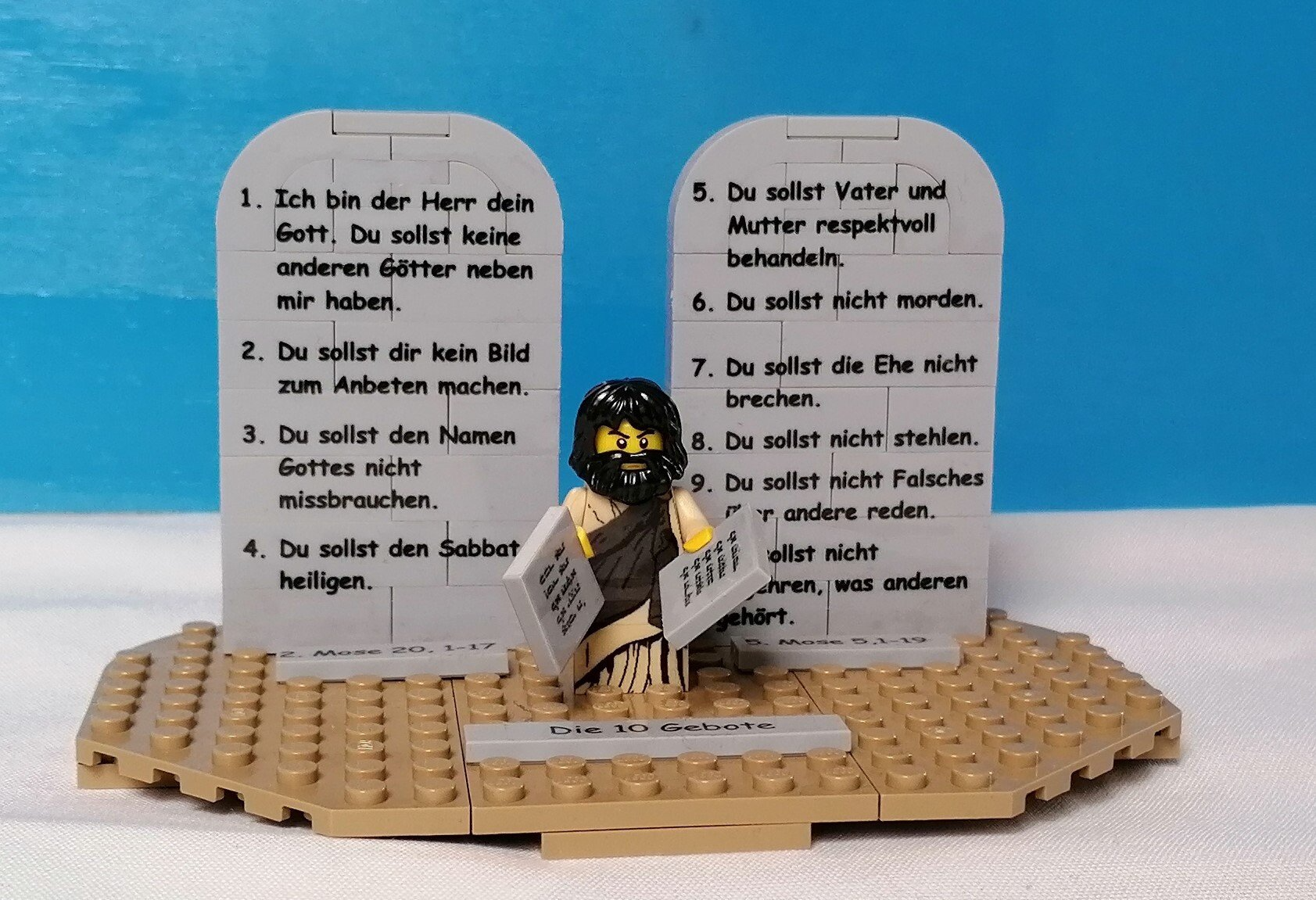 Lego Mode und die zehn Gebote