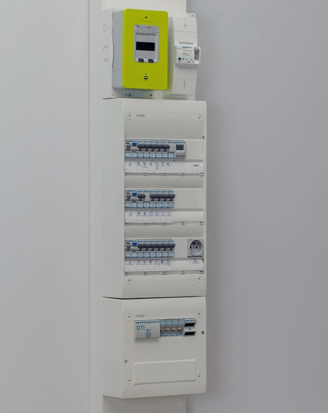 Pose et remplacement de tableau électrique sur GTL Pose et remplacement de tableau électrique sur GTL