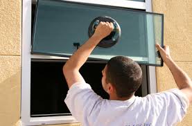 URGENCE VITRE AU 04.94.85.70.39 REMPLACEMENT DE VITRE