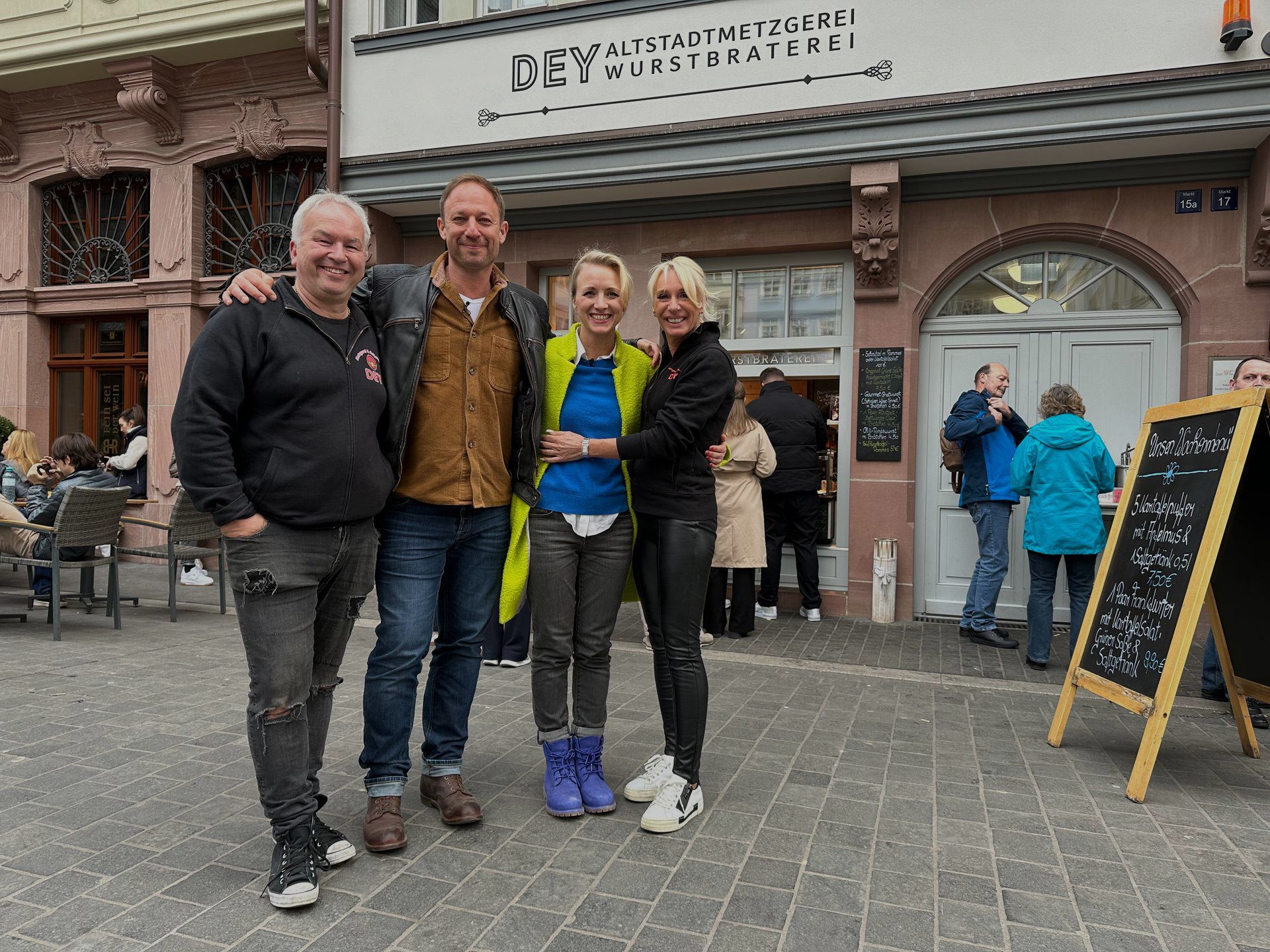 Stefan und Steffanie Dey vor Metzgerei Dey Altstadt Frankfurt am Main