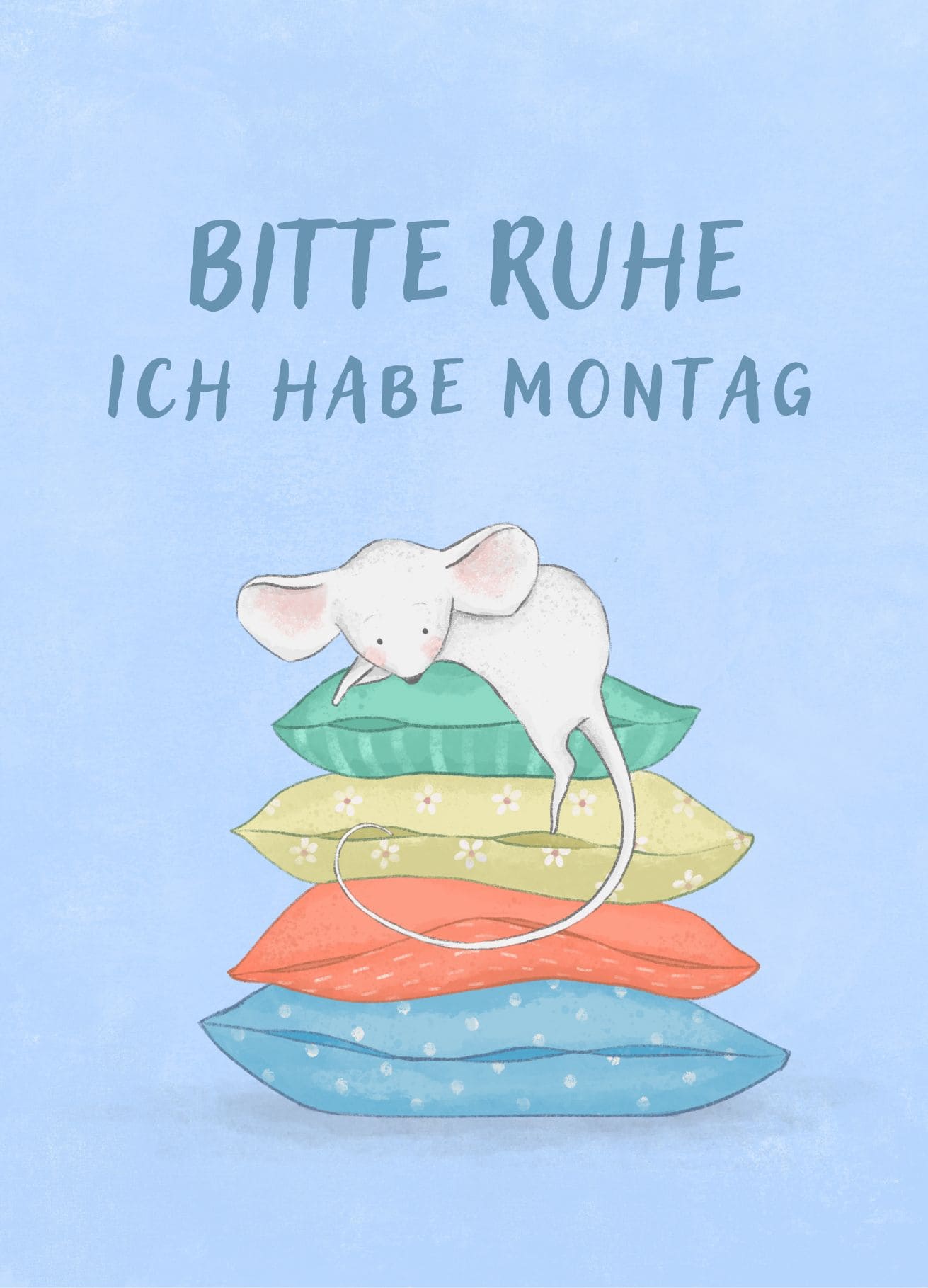 Produktfoto Postkarte mit Text: Ich habe Monatg und Bild einer müden Maus auf Kissenstapel