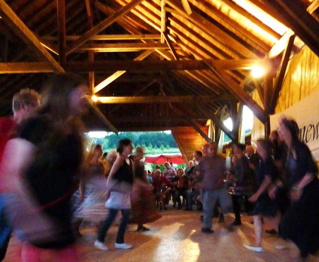 Hubert, Stefanie, Werner, Nox und Albrecht bei einer mittelalterlichen Autorinnenlesung in Aglasterhausen