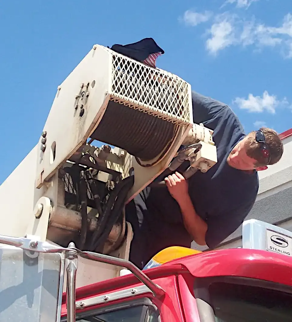 Truck Equipment, Bucket Truck, cranes, technical support, parts and repair.