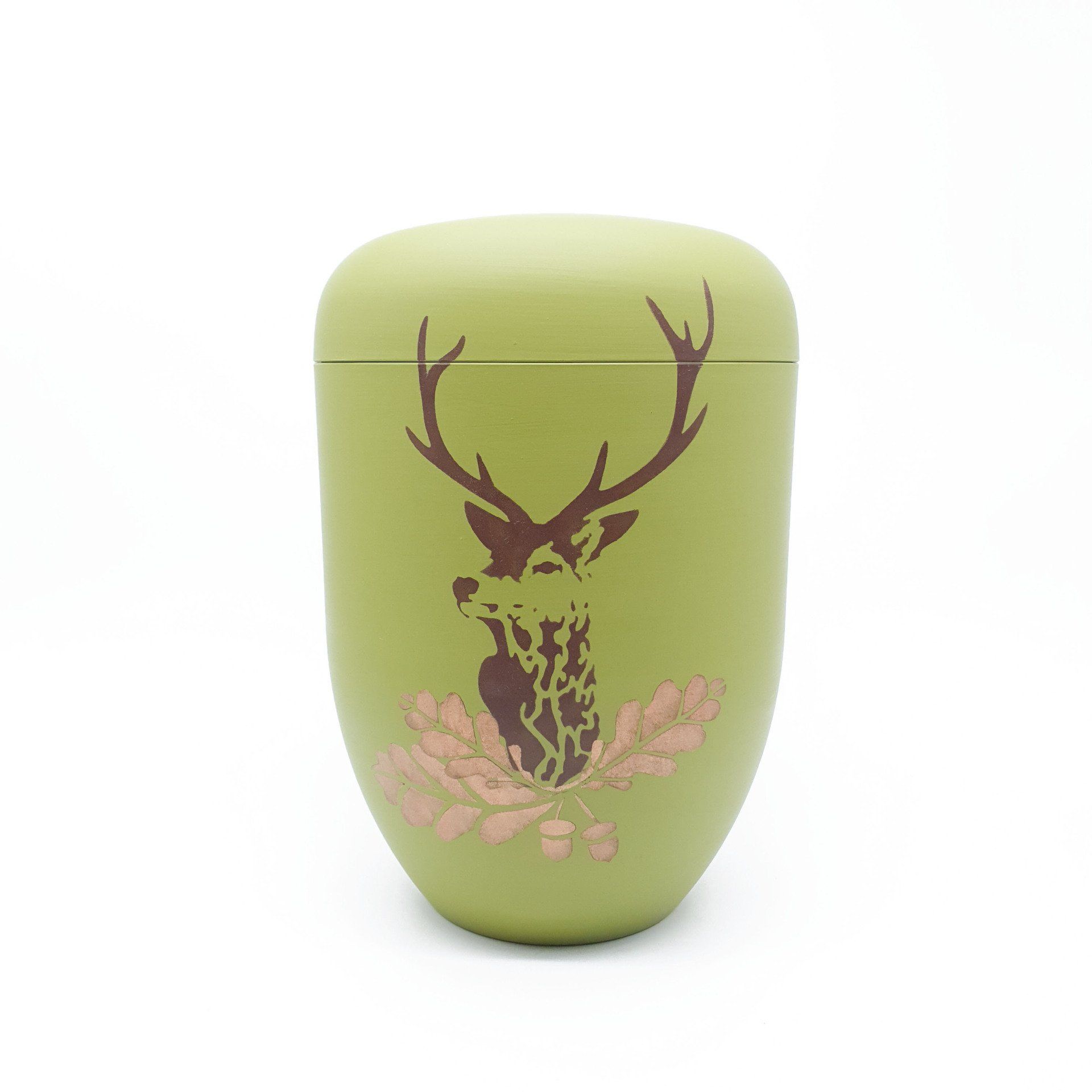 grüne handbemalte Urne mit Hirsch und Blättern in Brauntönen vom Urnenatelier