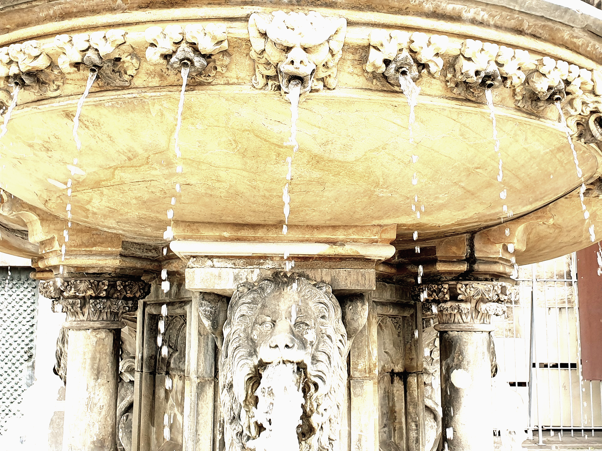 SDS STADTFÜHRUNGEN KÖLN City-Tour: Treffpunkt Petrusbrunnen am Kölner Dom SDS STADTFÜHRUNGEN Köln Treffpunkt Petrusbrunnen am Kölner Dom