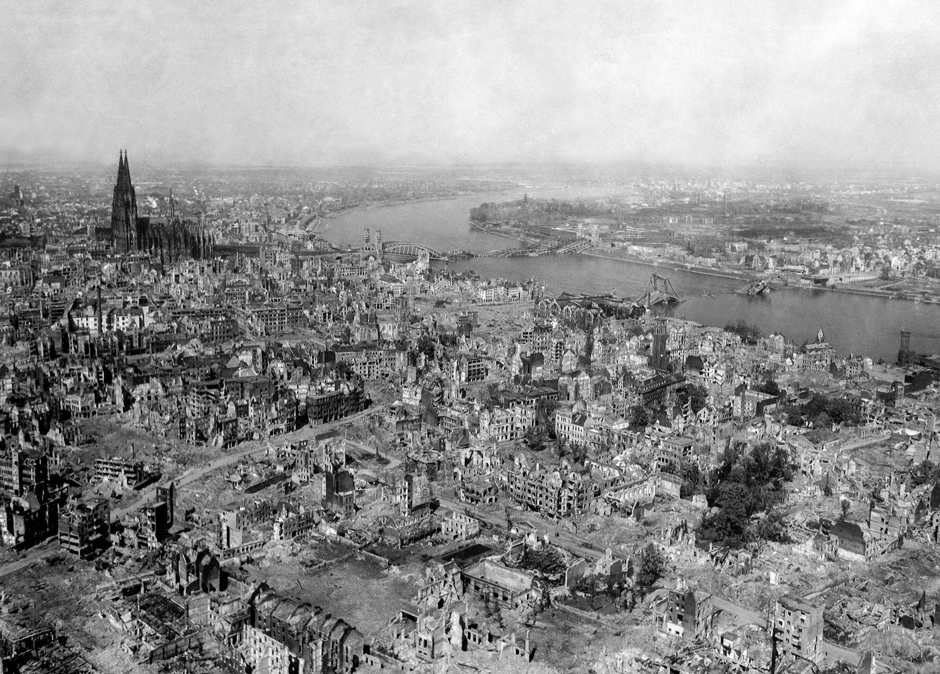 Köln 1945 zerstört durch Bombenhagel im 2. Weltkrieg
