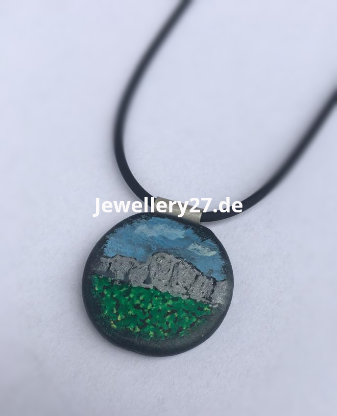 Silhouette auf Stein mit Lederband