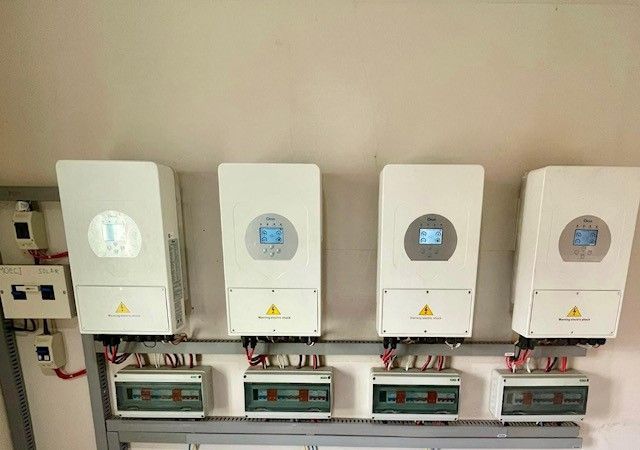 Deye Wechselrichter 40 kW und Speicher