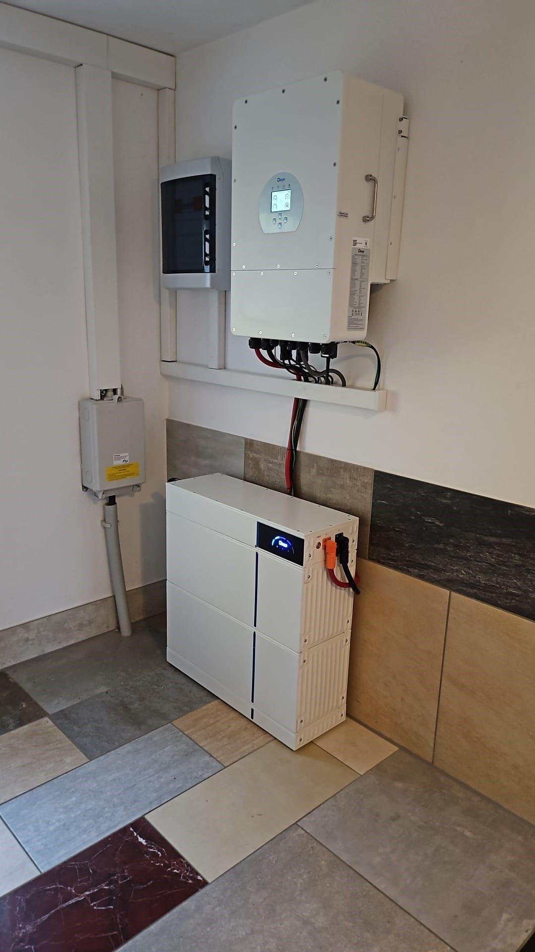 Deye Wechselrichter 10 kW und Speicher