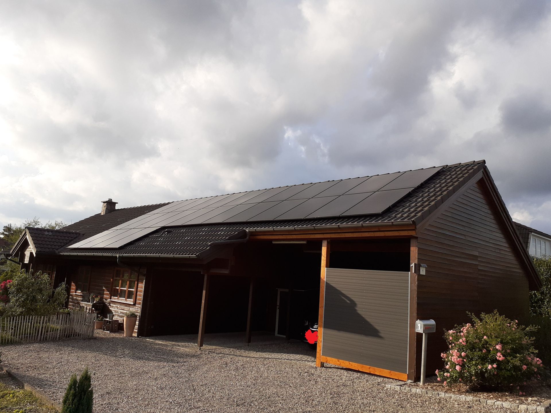 Installation von Solar-Modulen auf einem Dach