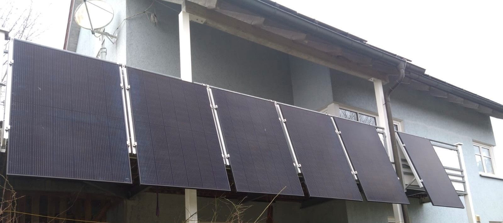 Installation von Modulen auf Balkon