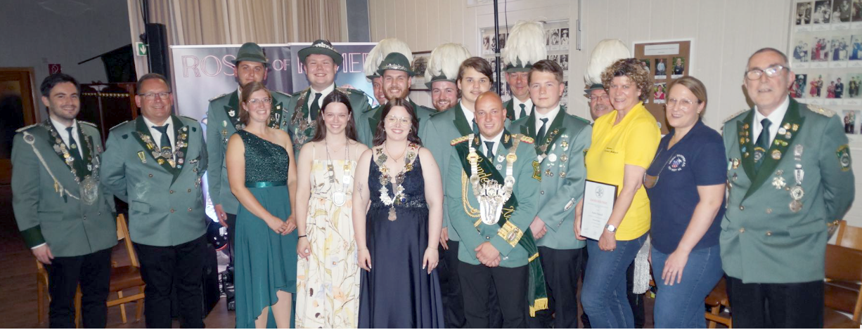 Gruppenbild mit unseren Majestäten.
Der Bundeskönig befindet sich in der vorderen Reihe, fünfter von rechts. Der Diözewankönig steht hier ganz links.