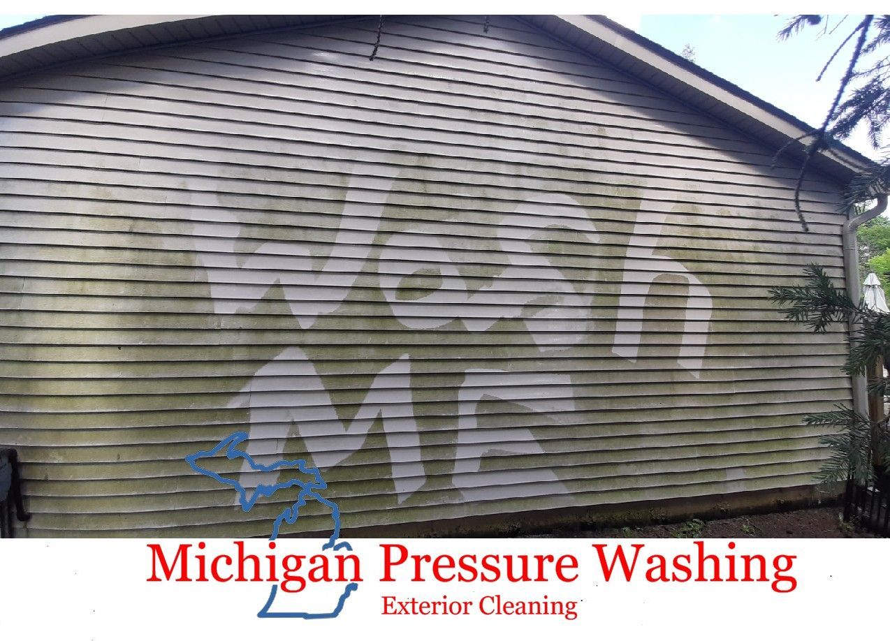 House washing Soft wash vinyl siding cleaning in Michigan