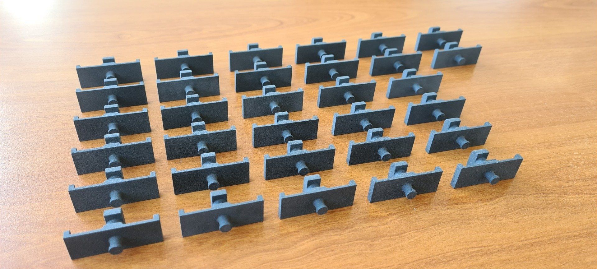 Lot de pièce produite par impression 3D en petite série en remplacement d'une pièce existante