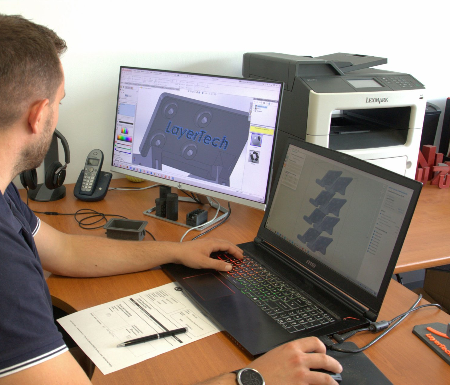 Opérateur en train de réaliser le slicing d'une pièce sur preform de formlabs