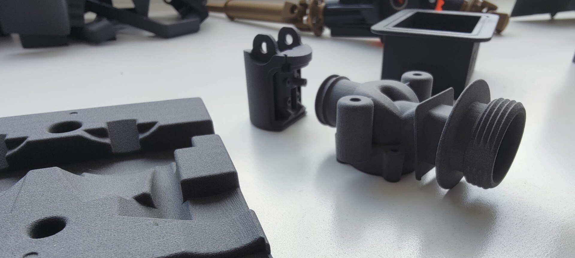 Pièces en nylon PA12 imprimées par SLS