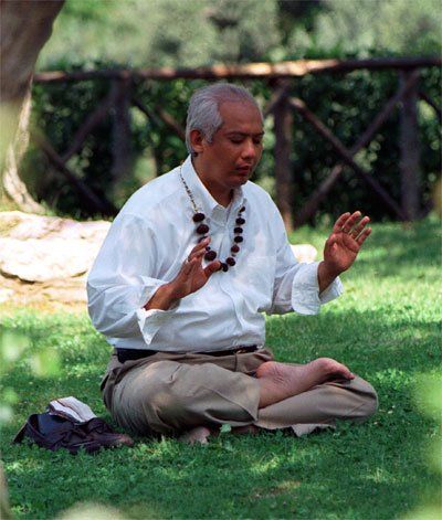 Grandmaster Choa Kok Sui médite