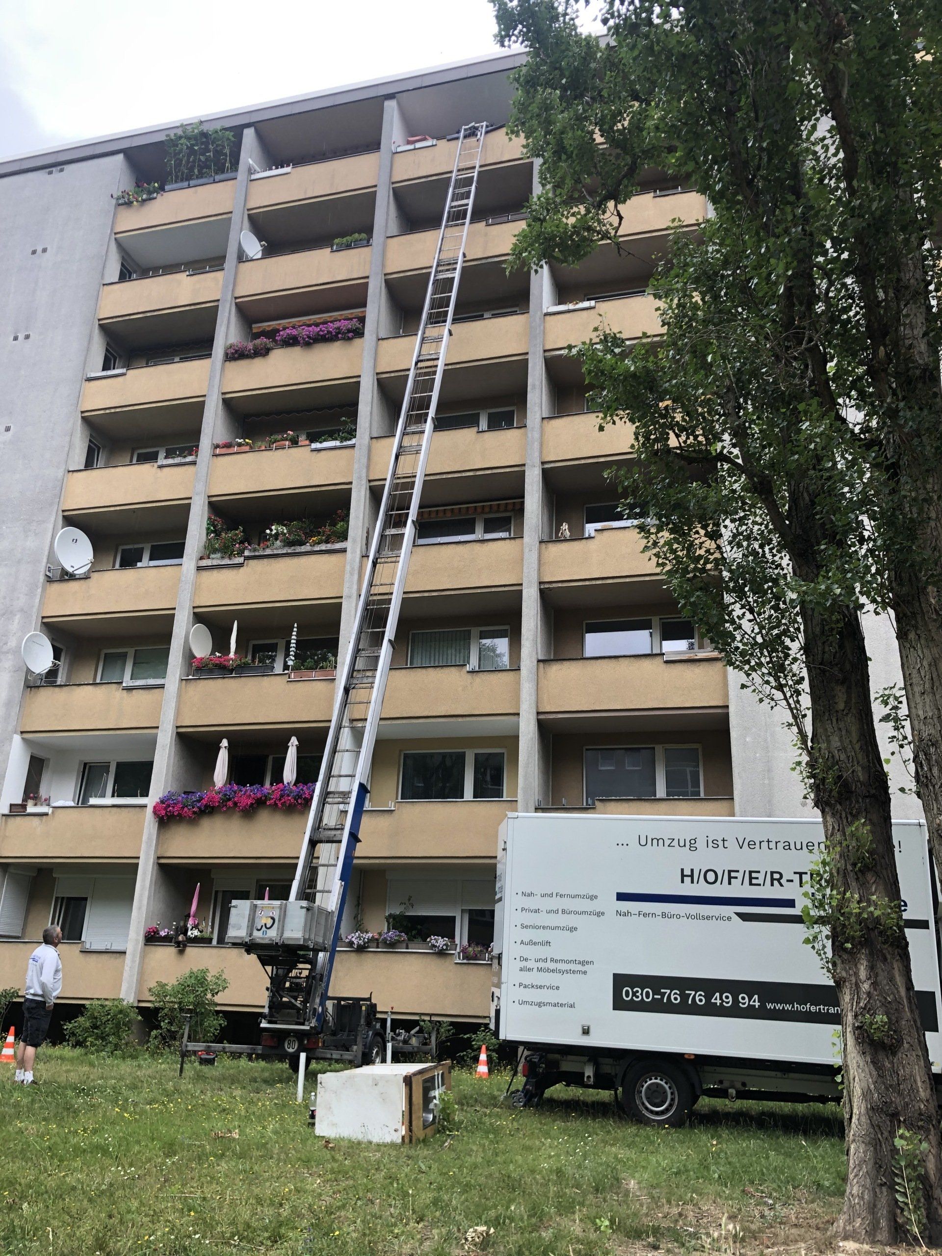 in mächtiger Höhe Möbellift im 7 OG