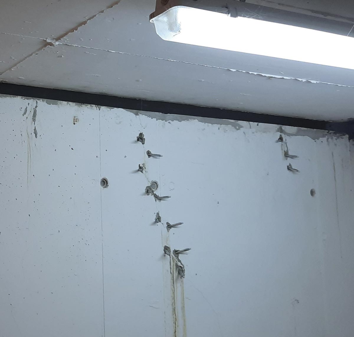 Betonsanierung mit Rissinjektion, QFS Bauleistung Betonsanierung mit Rissinjektion, QFS Bauleistung