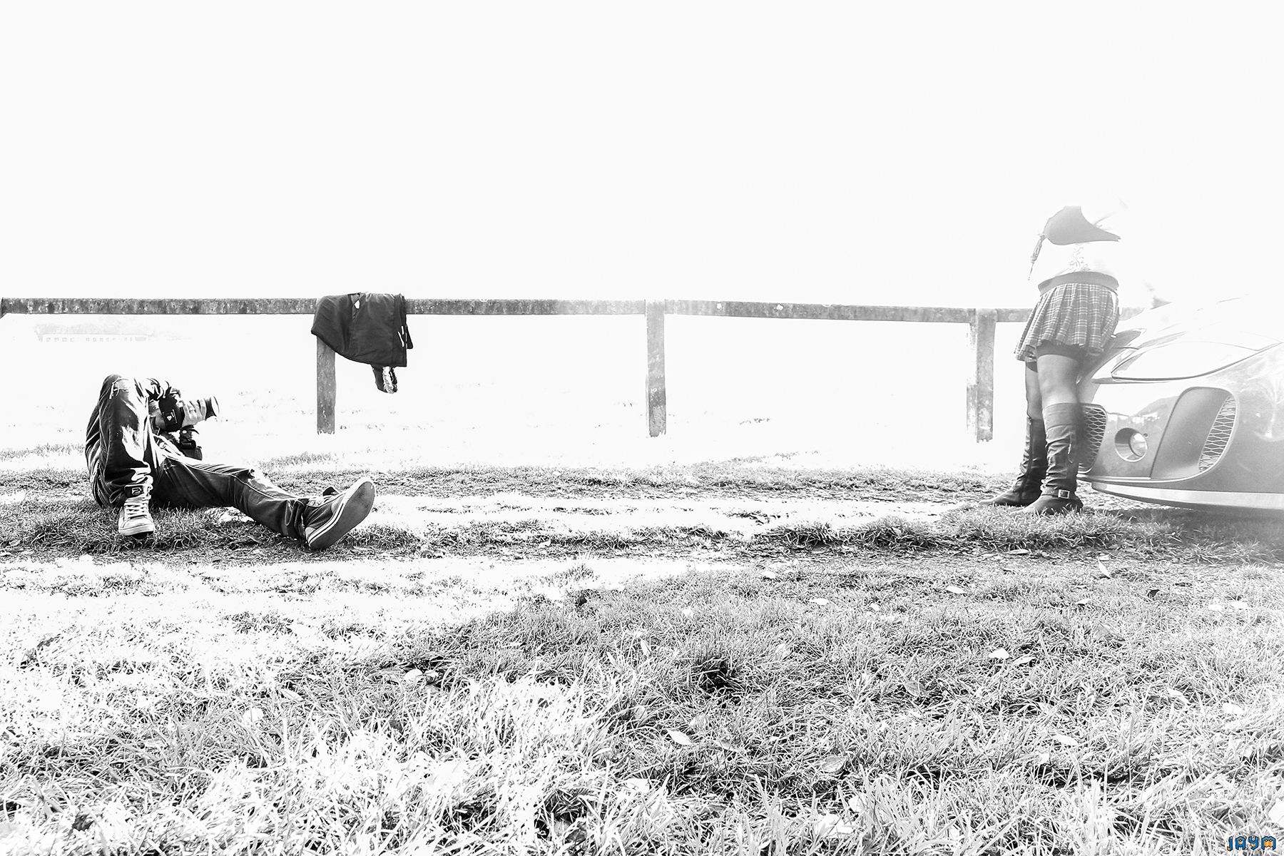 Elle pose dénudée devant un photographe en pleine nature