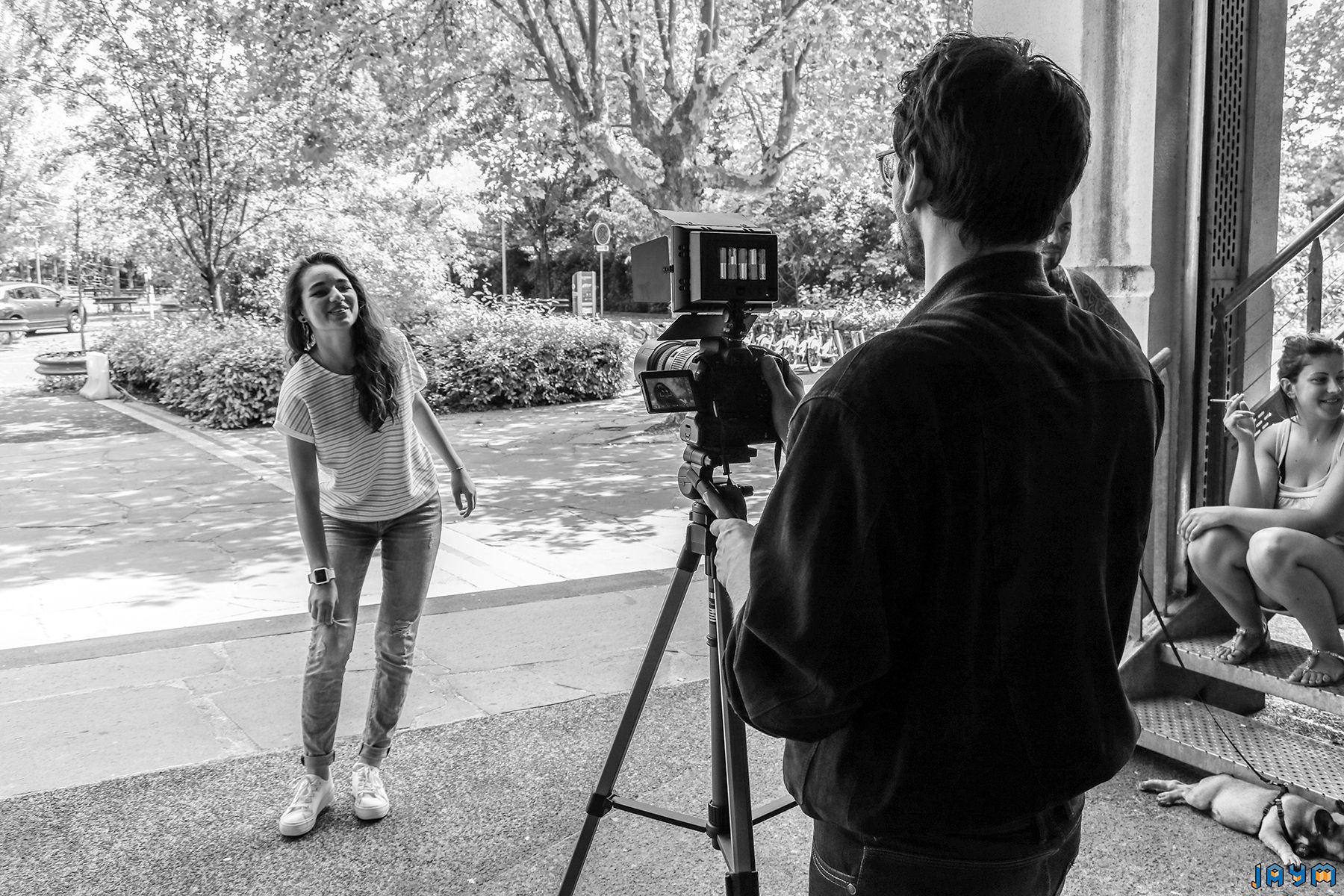 Alexandra fuis du regard la scène tournée par Justin de Manon